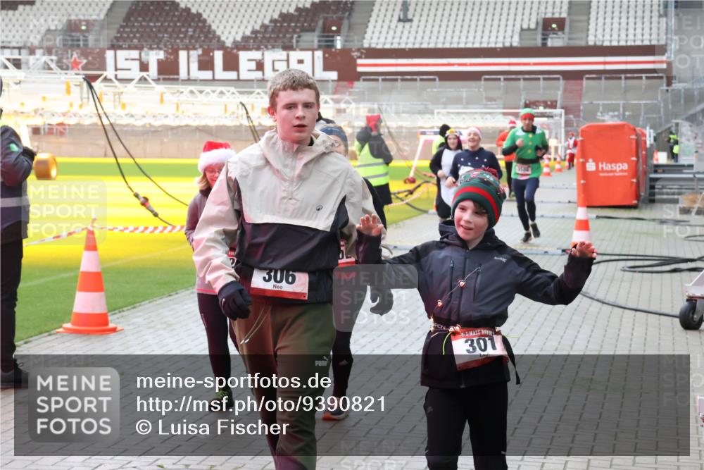 07.12.2025 - St. Pauli X-Mass-Run No. 15 Luisa Fischer http://msf.ph/oto/9390821 07.12.2025 11:00:21 Ziel 1, 306, 301, 301, 306, 420, 529, 1482, 1558, 1702, 1826, 3586, 4128 meine-sportfotos.de