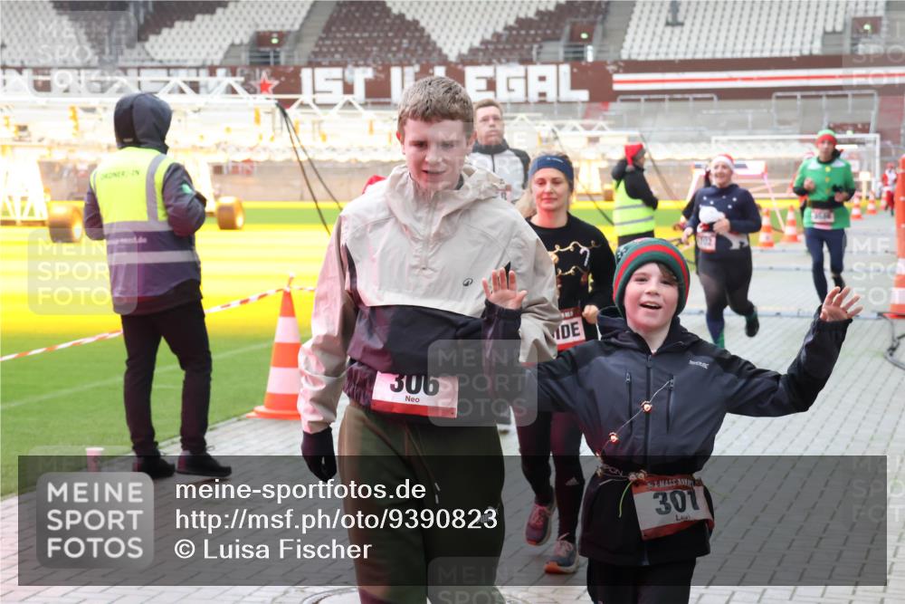 07.12.2025 - St. Pauli X-Mass-Run No. 15 Luisa Fischer http://msf.ph/oto/9390823 07.12.2025 11:00:21 Ziel 306, 301, 301, 306, 420, 529, 1482, 1558, 1702, 1826, 3586, 4128 meine-sportfotos.de