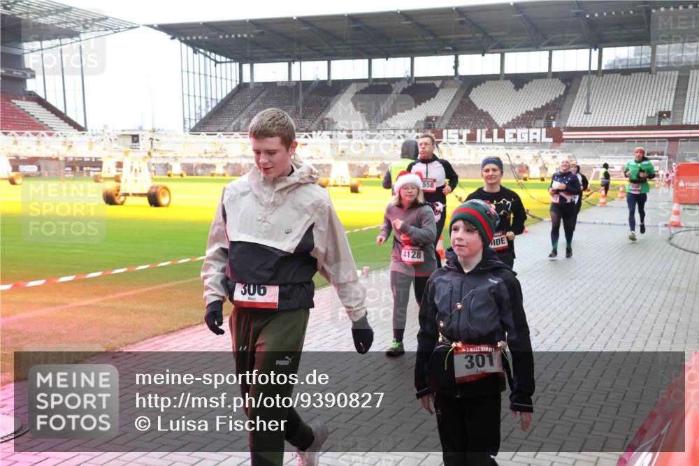 07.12.2025 - St. Pauli X-Mass-Run No. 15 Luisa Fischer http://msf.ph/oto/9390827 07.12.2025 11:00:23 Ziel 306, 558, 1, 4128, 301, 301, 306, 420, 529, 1482, 1558, 1702, 1826, 3586, 4128 meine-sportfotos.de