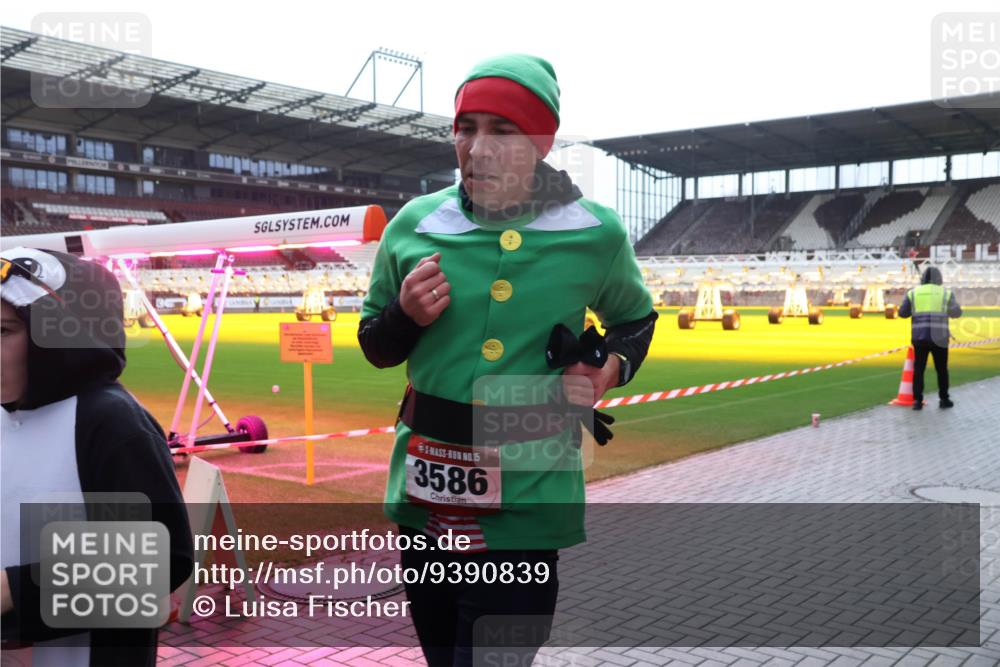 07.12.2025 - St. Pauli X-Mass-Run No. 15 Luisa Fischer http://msf.ph/oto/9390839 07.12.2025 11:00:28 Ziel 15, 3586, 225, 301, 306, 420, 529, 988, 1482, 1558, 1702, 3586, 4128 meine-sportfotos.de