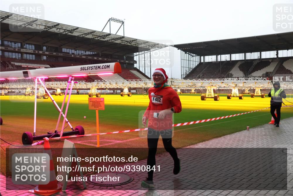 07.12.2025 - St. Pauli X-Mass-Run No. 15 Luisa Fischer http://msf.ph/oto/9390841 07.12.2025 11:00:35 Ziel 5, 1482, 225, 435, 440, 529, 611, 985, 988, 1482, 1558, 1702, 3586, 3952, 4128, 4478, 4793 meine-sportfotos.de