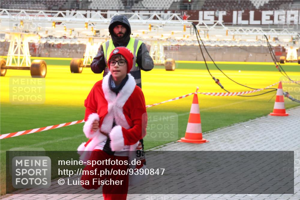07.12.2025 - St. Pauli X-Mass-Run No. 15 Luisa Fischer http://msf.ph/oto/9390847 07.12.2025 11:00:40 Ziel 98, 225, 435, 440, 529, 611, 985, 988, 1482, 1558, 1702, 1721, 3586, 3952, 4478, 4793 meine-sportfotos.de