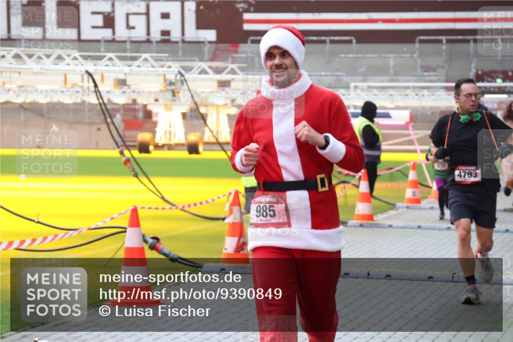07.12.2025 - St. Pauli X-Mass-Run No. 15 Luisa Fischer http://msf.ph/oto/9390849 07.12.2025 11:00:41 Ziel 15, 985, 4793, 225, 435, 440, 529, 611, 985, 988, 1482, 1558, 1702, 1721, 3586, 3952, 4478, 4793 meine-sportfotos.de
