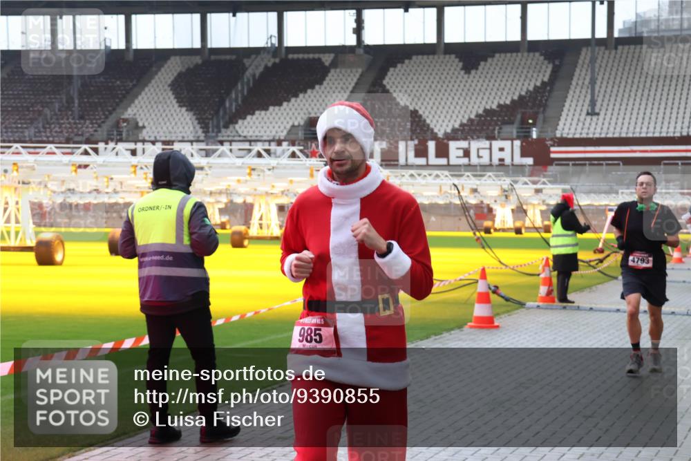 07.12.2025 - St. Pauli X-Mass-Run No. 15 Luisa Fischer http://msf.ph/oto/9390855 07.12.2025 11:00:43 Ziel 15, 985, 4793, 225, 410, 435, 439, 440, 529, 611, 985, 988, 1482, 1558, 1702, 1721, 3586, 3952, 4478, 4793 meine-sportfotos.de