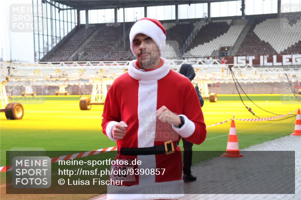 07.12.2025 - St. Pauli X-Mass-Run No. 15 Luisa Fischer http://msf.ph/oto/9390857 07.12.2025 11:00:44 Ziel 15, 985, 225, 410, 433, 435, 439, 440, 529, 611, 985, 988, 1482, 1558, 1702, 1721, 3586, 3952, 4478, 4793 meine-sportfotos.de