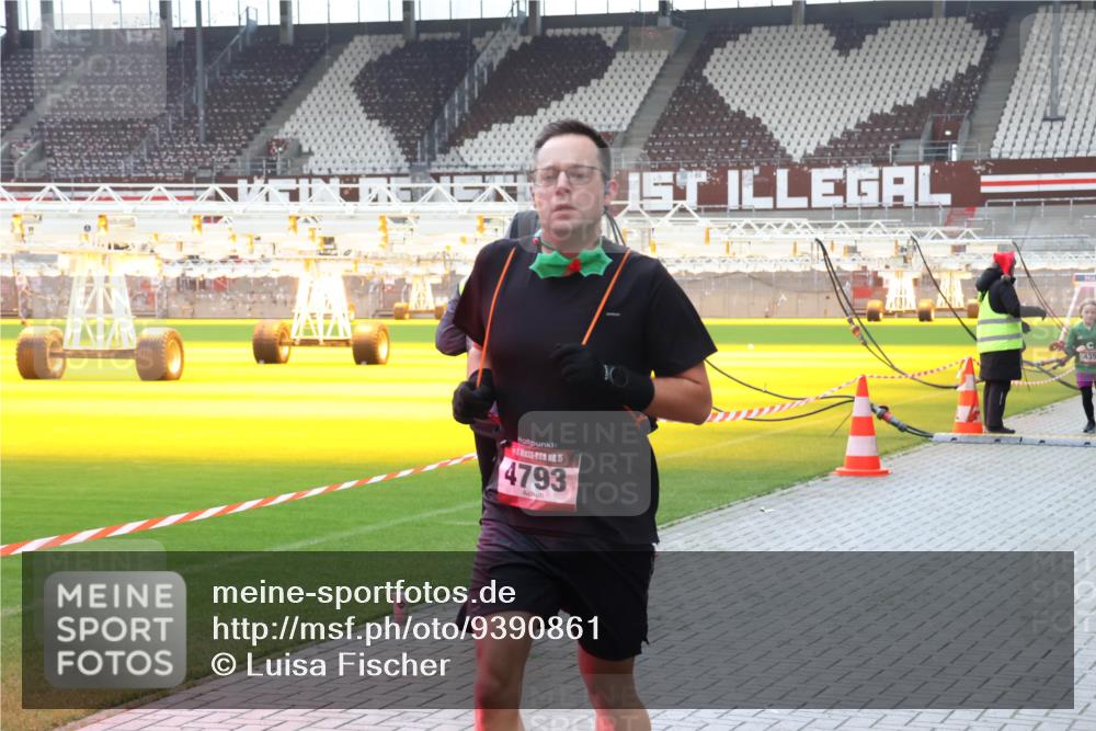 07.12.2025 - St. Pauli X-Mass-Run No. 15 Luisa Fischer http://msf.ph/oto/9390861 07.12.2025 11:00:46 Ziel 4793, 435, 225, 410, 433, 435, 439, 440, 529, 611, 985, 988, 1482, 1558, 1702, 1721, 3586, 3952, 4478, 4793 meine-sportfotos.de