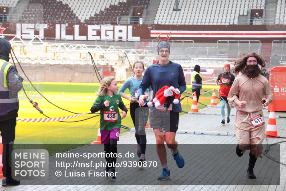 07.12.2025 - St. Pauli X-Mass-Run No. 15 Luisa Fischer http://msf.ph/oto/9390870 07.12.2025 11:00:50 Ziel 435, 17, 611, 225, 410, 433, 435, 439, 440, 529, 611, 985, 988, 1482, 1558, 1702, 1721, 3586, 3952, 4478, 4793 meine-sportfotos.de