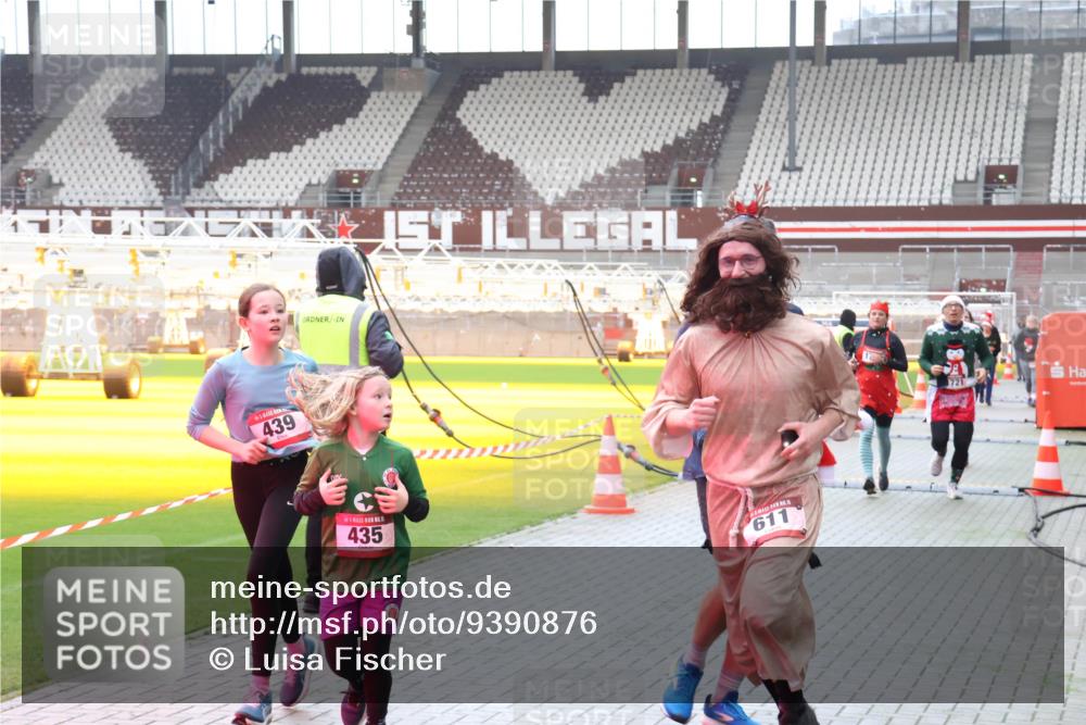 07.12.2025 - St. Pauli X-Mass-Run No. 15 Luisa Fischer http://msf.ph/oto/9390876 07.12.2025 11:00:52 Ziel 439, 5, 435, 611, 1721, 225, 410, 433, 435, 439, 440, 492, 529, 611, 985, 988, 1482, 1558, 1702, 1721, 3586, 3952, 4478, 4793 meine-sportfotos.de