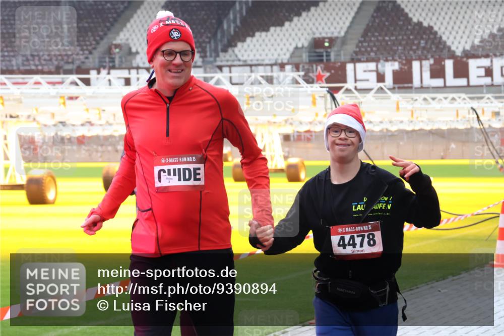 07.12.2025 - St. Pauli X-Mass-Run No. 15 Luisa Fischer http://msf.ph/oto/9390894 07.12.2025 11:01:17 Ziel 15, 15, 4478, 68, 89, 135, 410, 433, 435, 439, 440, 492, 611, 985, 1065, 1068, 1660, 1705, 1721, 3349, 3353, 3952, 4478, 4793 meine-sportfotos.de