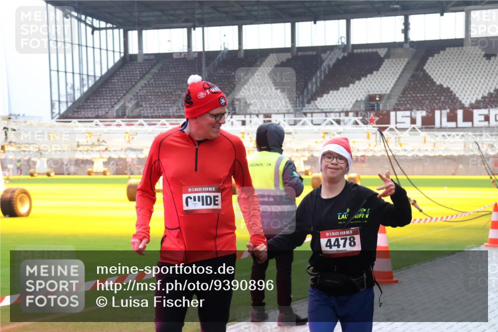 07.12.2025 - St. Pauli X-Mass-Run No. 15 Luisa Fischer http://msf.ph/oto/9390896 07.12.2025 11:01:18 Ziel 15, 15, 4478, 68, 89, 135, 410, 433, 435, 439, 440, 492, 611, 1065, 1068, 1660, 1705, 1721, 3349, 3353, 3952, 4478 meine-sportfotos.de