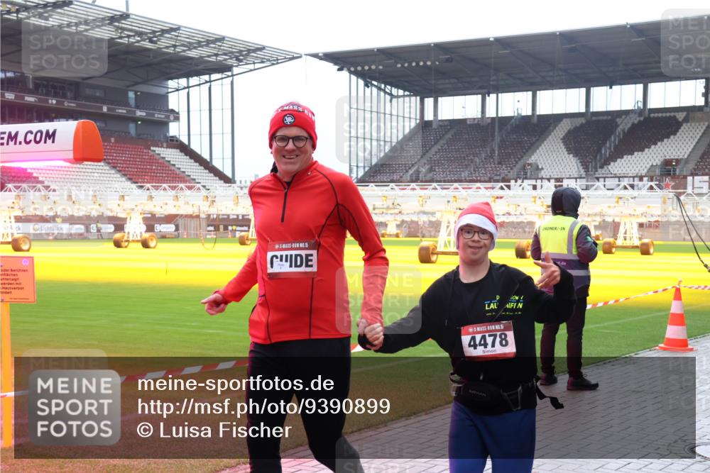 07.12.2025 - St. Pauli X-Mass-Run No. 15 Luisa Fischer http://msf.ph/oto/9390899 07.12.2025 11:01:19 Ziel 15, 15, 4478, 68, 89, 135, 410, 433, 435, 439, 440, 492, 557, 611, 1065, 1068, 1660, 1705, 1721, 3349, 3353, 3952, 4478 meine-sportfotos.de