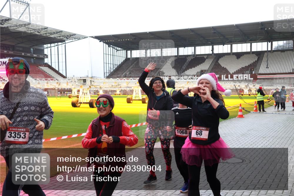 07.12.2025 - St. Pauli X-Mass-Run No. 15 Luisa Fischer http://msf.ph/oto/9390904 07.12.2025 11:01:23 Ziel 15, 3353, 334, 1068, 15, 68, 68, 89, 135, 410, 433, 439, 492, 557, 1065, 1068, 1660, 1705, 1721, 3349, 3353, 4478 meine-sportfotos.de