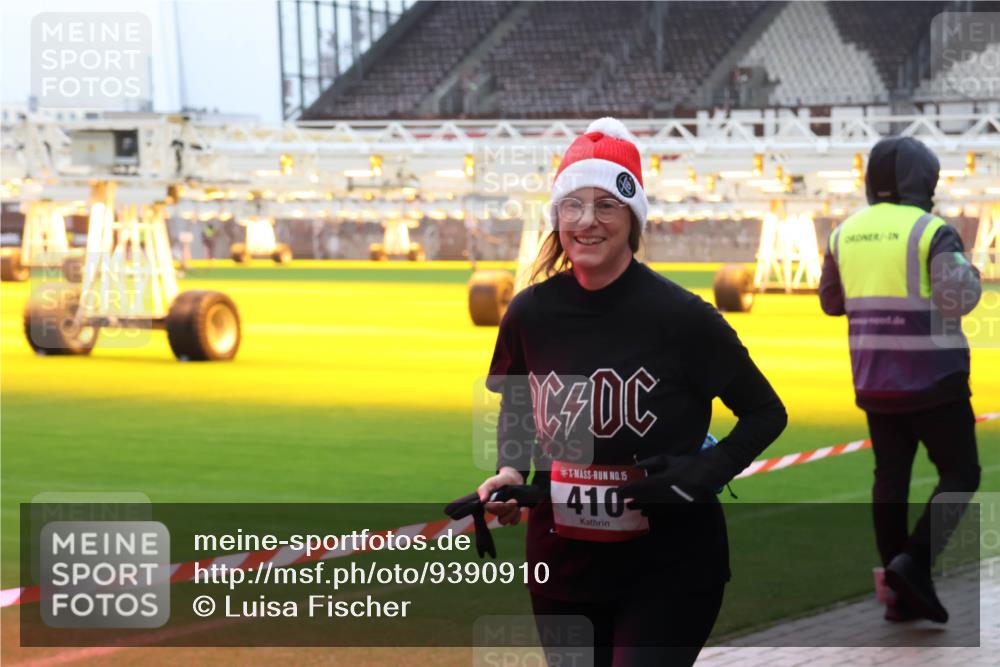 07.12.2025 - St. Pauli X-Mass-Run No. 15 Luisa Fischer http://msf.ph/oto/9390910 07.12.2025 11:01:25 Ziel 15, 410, 68, 89, 132, 135, 139, 410, 433, 439, 492, 557, 1065, 1068, 1660, 1705, 1721, 3349, 3353 meine-sportfotos.de