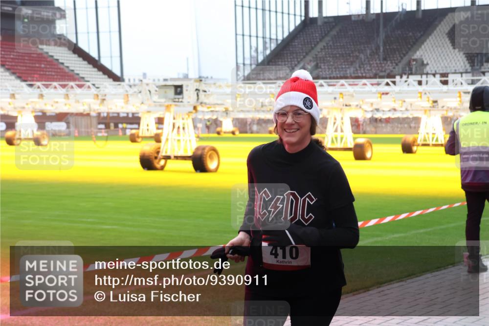 07.12.2025 - St. Pauli X-Mass-Run No. 15 Luisa Fischer http://msf.ph/oto/9390911 07.12.2025 11:01:26 Ziel 410, 68, 89, 132, 135, 139, 410, 433, 439, 492, 557, 1065, 1068, 1660, 1705, 3349, 3353 meine-sportfotos.de