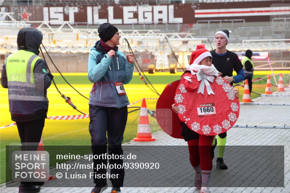 07.12.2025 - St. Pauli X-Mass-Run No. 15 Luisa Fischer http://msf.ph/oto/9390920 07.12.2025 11:01:32 Ziel 491, 5, 1660, 68, 89, 132, 135, 139, 433, 492, 557, 770, 771, 1065, 1068, 1300, 1660, 1705, 2252, 3349, 3353 meine-sportfotos.de
