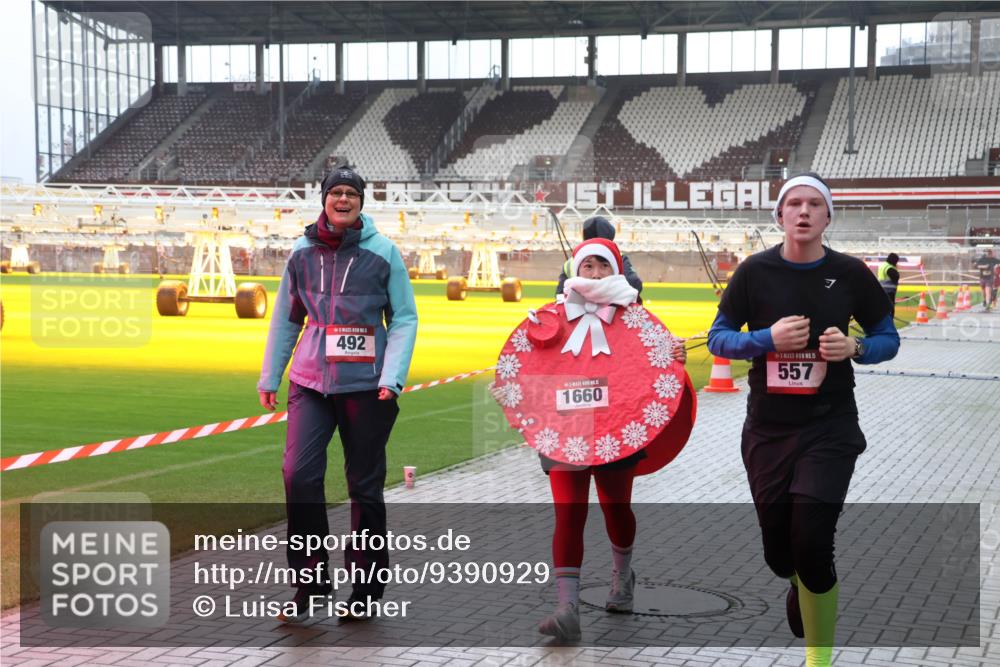 07.12.2025 - St. Pauli X-Mass-Run No. 15 Luisa Fischer http://msf.ph/oto/9390929 07.12.2025 11:01:35 Ziel 492, 1660, 15, 557, 68, 89, 132, 135, 139, 492, 557, 766, 770, 771, 1065, 1068, 1300, 1367, 1615, 1660, 1705, 2251, 2252, 3349, 3353 meine-sportfotos.de