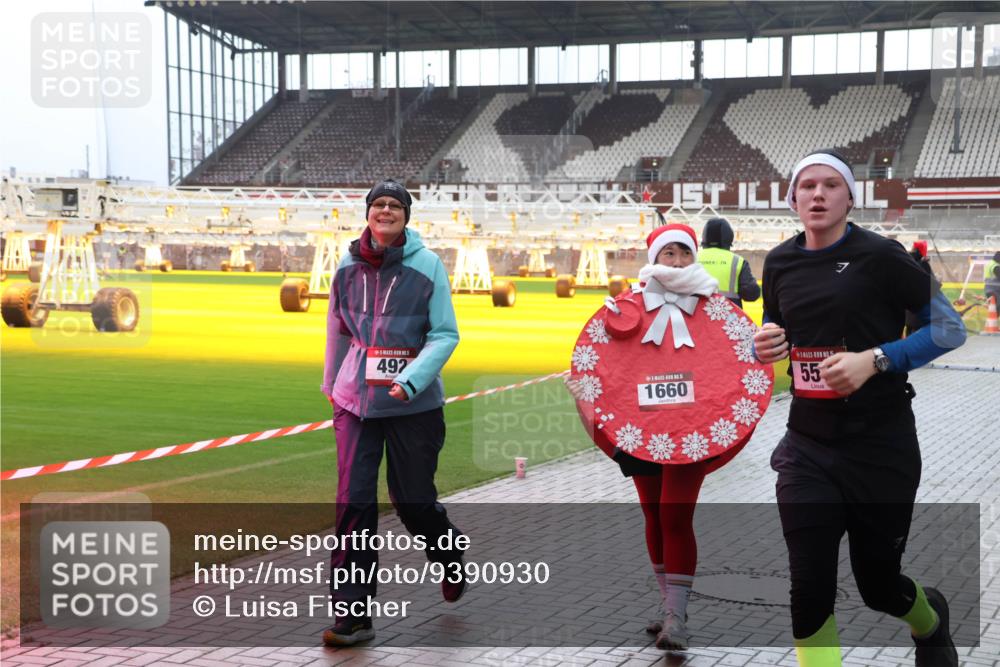 07.12.2025 - St. Pauli X-Mass-Run No. 15 Luisa Fischer http://msf.ph/oto/9390930 07.12.2025 11:01:35 Ziel 492, 7, 1660, 15, 55, 68, 89, 132, 135, 139, 492, 557, 766, 770, 771, 1065, 1068, 1300, 1367, 1615, 1660, 1705, 2251, 2252, 3349, 3353 meine-sportfotos.de