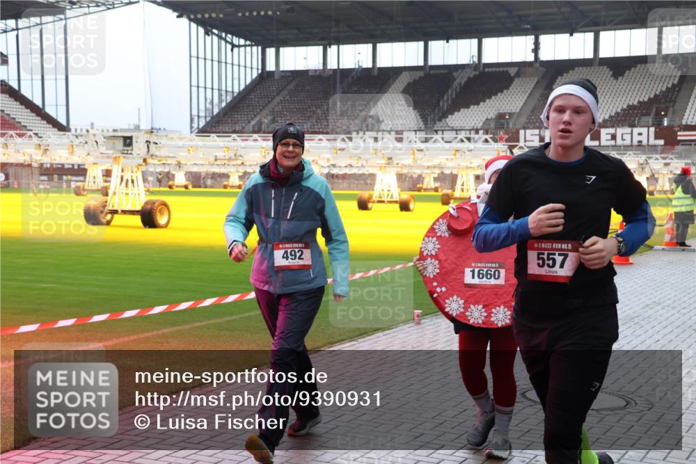 07.12.2025 - St. Pauli X-Mass-Run No. 15 Luisa Fischer http://msf.ph/oto/9390931 07.12.2025 11:01:35 Ziel 492, 15, 1660, 15, 557, 68, 89, 132, 135, 139, 492, 557, 766, 770, 771, 1065, 1068, 1300, 1367, 1615, 1660, 1705, 2251, 2252, 3349, 3353 meine-sportfotos.de
