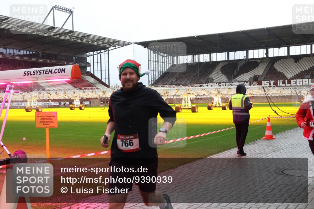 07.12.2025 - St. Pauli X-Mass-Run No. 15 Luisa Fischer http://msf.ph/oto/9390939 07.12.2025 11:01:50 Ziel 766, 16, 89, 132, 139, 336, 376, 557, 766, 770, 771, 1045, 1048, 1300, 1367, 1615, 1705, 2251, 2252 meine-sportfotos.de