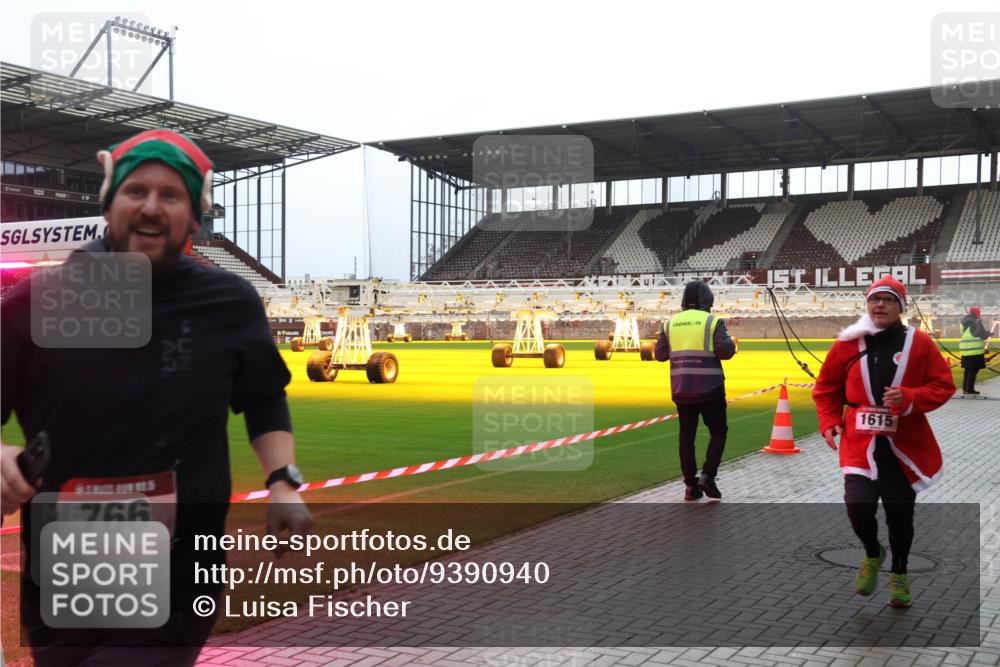 07.12.2025 - St. Pauli X-Mass-Run No. 15 Luisa Fischer http://msf.ph/oto/9390940 07.12.2025 11:01:51 Ziel 766, 1615, 89, 132, 139, 336, 376, 557, 766, 770, 771, 1045, 1048, 1067, 1300, 1367, 1615, 1705, 2251, 2252 meine-sportfotos.de