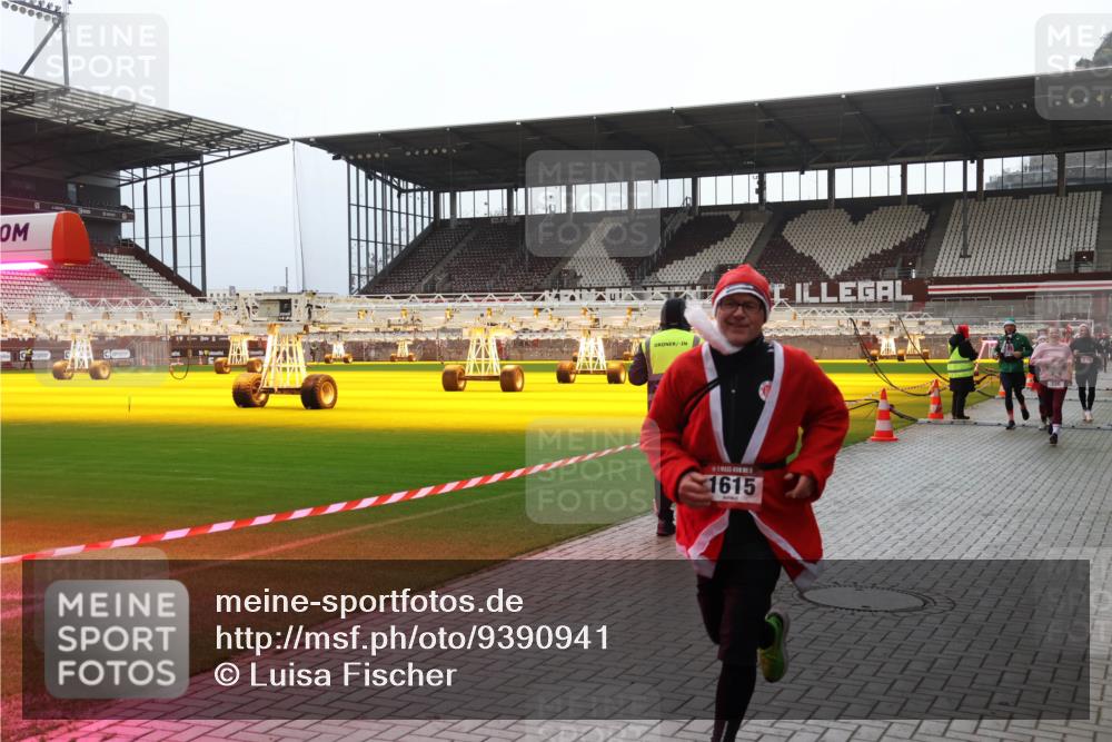 07.12.2025 - St. Pauli X-Mass-Run No. 15 Luisa Fischer http://msf.ph/oto/9390941 07.12.2025 11:01:51 Ziel 5, 16157, 89, 132, 139, 336, 376, 557, 766, 770, 771, 1045, 1048, 1067, 1300, 1367, 1615, 1705, 2251, 2252 meine-sportfotos.de