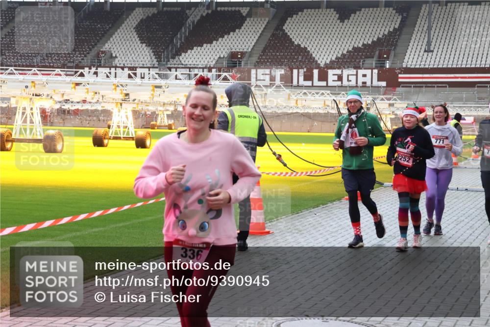 07.12.2025 - St. Pauli X-Mass-Run No. 15 Luisa Fischer http://msf.ph/oto/9390945 07.12.2025 11:01:56 Ziel 336, 3252, 771, 89, 132, 139, 336, 376, 557, 766, 770, 771, 1045, 1048, 1067, 1300, 1367, 1615, 1637, 1640, 1705, 2251, 2252 meine-sportfotos.de