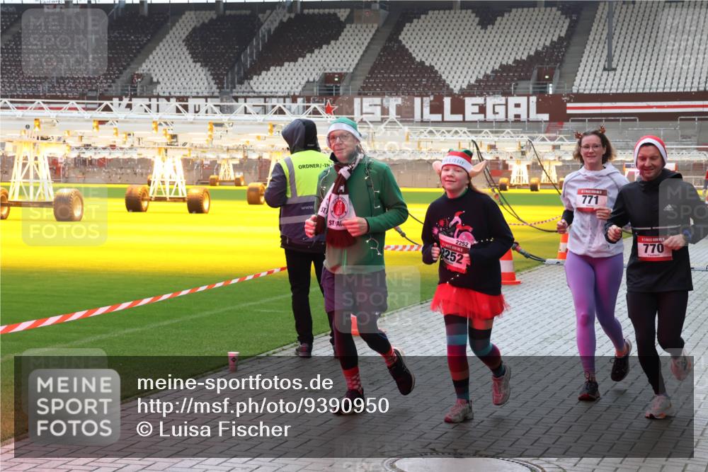 07.12.2025 - St. Pauli X-Mass-Run No. 15 Luisa Fischer http://msf.ph/oto/9390950 07.12.2025 11:01:58 Ziel 2252, 252, 771, 770, 89, 132, 139, 336, 376, 557, 766, 770, 771, 1045, 1048, 1067, 1300, 1367, 1615, 1637, 1640, 1705, 2251, 2252 meine-sportfotos.de