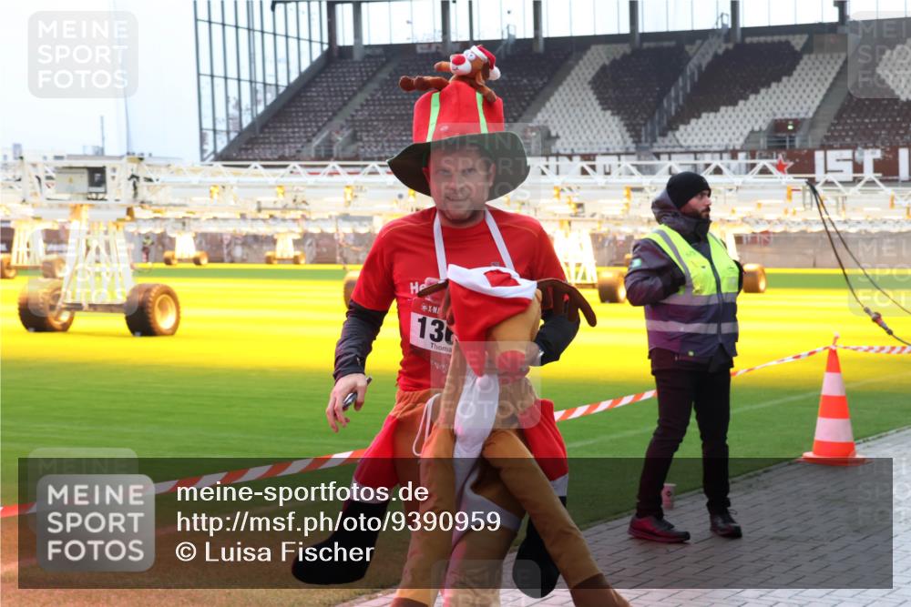 07.12.2025 - St. Pauli X-Mass-Run No. 15 Luisa Fischer http://msf.ph/oto/9390959 07.12.2025 11:02:10 Ziel 13, 132, 139, 336, 376, 766, 770, 771, 837, 838, 842, 851, 1045, 1048, 1067, 1300, 1367, 1615, 1637, 1640, 2251, 2252, 2576 meine-sportfotos.de