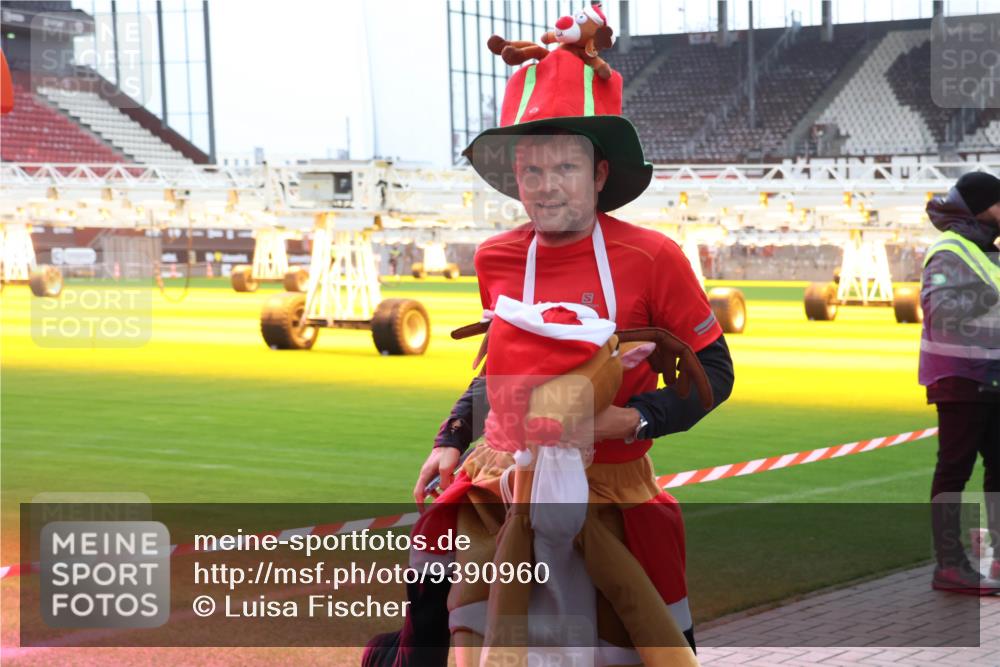 07.12.2025 - St. Pauli X-Mass-Run No. 15 Luisa Fischer http://msf.ph/oto/9390960 07.12.2025 11:02:10 Ziel 132, 139, 336, 376, 766, 770, 771, 837, 838, 842, 851, 1045, 1048, 1067, 1300, 1367, 1615, 1637, 1640, 2251, 2252, 2576 meine-sportfotos.de