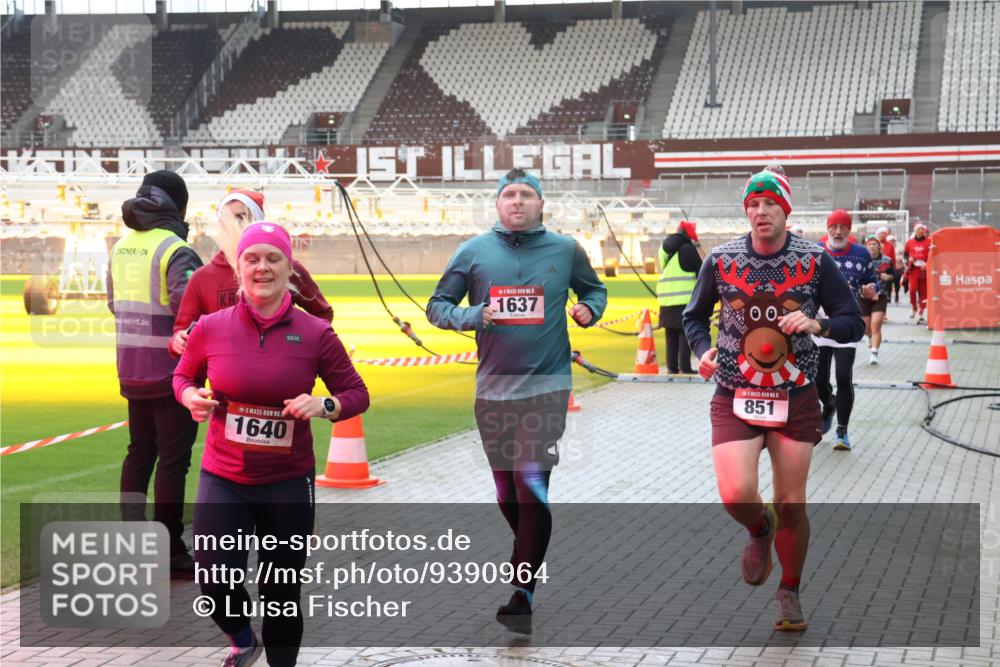 07.12.2025 - St. Pauli X-Mass-Run No. 15 Luisa Fischer http://msf.ph/oto/9390964 07.12.2025 11:02:14 Ziel 1640, 1637, 00, 5, 851, 95, 336, 376, 766, 770, 771, 837, 838, 842, 851, 1045, 1048, 1067, 1143, 1300, 1367, 1416, 1615, 1637, 1640, 2251, 2252, 2576 meine-sportfotos.de