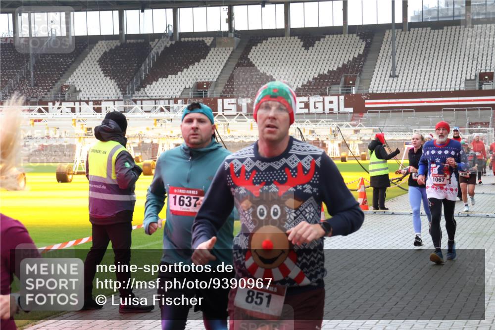 07.12.2025 - St. Pauli X-Mass-Run No. 15 Luisa Fischer http://msf.ph/oto/9390967 07.12.2025 11:02:15 Ziel 10, 1637, 100, 851, 1067, 838, 95, 336, 376, 766, 770, 771, 837, 838, 842, 851, 1045, 1048, 1067, 1143, 1300, 1367, 1416, 1615, 1637, 1640, 2251, 2252, 2576 meine-sportfotos.de