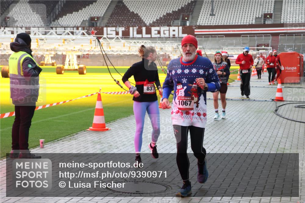 07.12.2025 - St. Pauli X-Mass-Run No. 15 Luisa Fischer http://msf.ph/oto/9390971 07.12.2025 11:02:18 Ziel 1048, 837, 15, 1067, 95, 193, 336, 376, 766, 770, 771, 837, 838, 842, 847, 851, 1045, 1048, 1067, 1143, 1300, 1367, 1416, 1615, 1637, 1640, 2251, 2252, 2576 meine-sportfotos.de