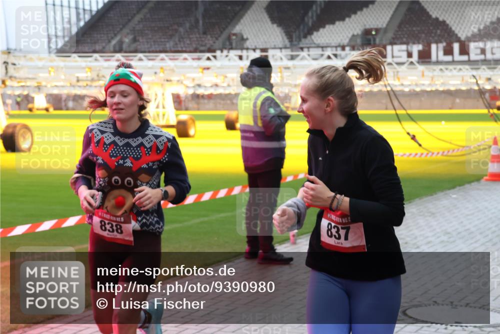 07.12.2025 - St. Pauli X-Mass-Run No. 15 Luisa Fischer http://msf.ph/oto/9390980 07.12.2025 11:02:22 Ziel 838, 837, 95, 193, 314, 317, 336, 376, 837, 838, 842, 847, 851, 1045, 1048, 1067, 1143, 1367, 1416, 1611, 1615, 1637, 1640, 2329, 2576 meine-sportfotos.de