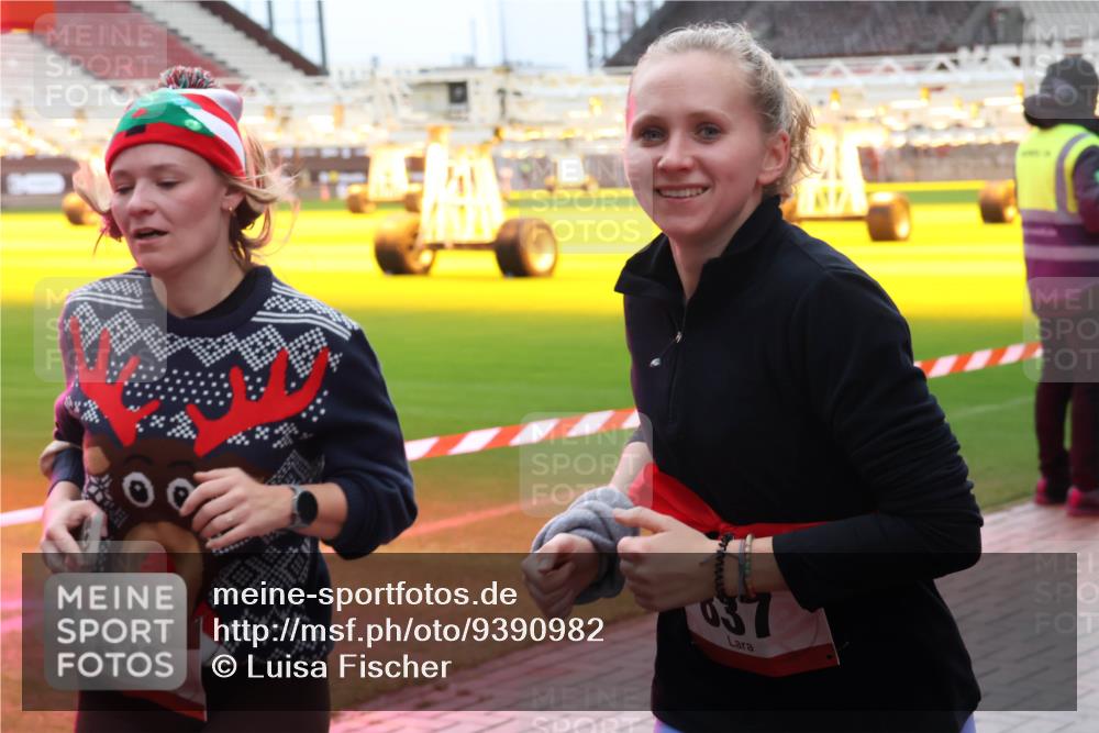 07.12.2025 - St. Pauli X-Mass-Run No. 15 Luisa Fischer http://msf.ph/oto/9390982 07.12.2025 11:02:23 Ziel 15, 838, 037, 95, 193, 314, 317, 336, 376, 837, 838, 842, 847, 851, 1045, 1048, 1067, 1143, 1416, 1611, 1637, 1640, 2329, 2576 meine-sportfotos.de