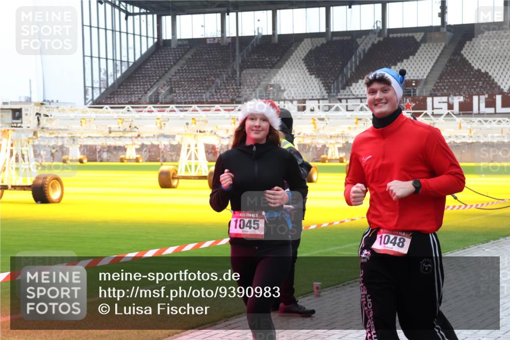 07.12.2025 - St. Pauli X-Mass-Run No. 15 Luisa Fischer http://msf.ph/oto/9390983 07.12.2025 11:02:25 Ziel 15, 1045, 1048, 95, 193, 314, 317, 336, 376, 837, 838, 842, 847, 851, 1045, 1048, 1067, 1143, 1416, 1611, 1637, 1640, 2329, 2519, 2520, 2576 meine-sportfotos.de