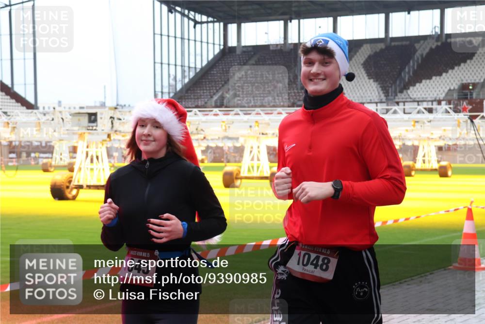 07.12.2025 - St. Pauli X-Mass-Run No. 15 Luisa Fischer http://msf.ph/oto/9390985 07.12.2025 11:02:25 Ziel 15, 1045, 15, 1048, 95, 193, 314, 317, 336, 376, 837, 838, 842, 847, 851, 1045, 1048, 1067, 1143, 1416, 1611, 1637, 1640, 2329, 2519, 2520, 2576 meine-sportfotos.de