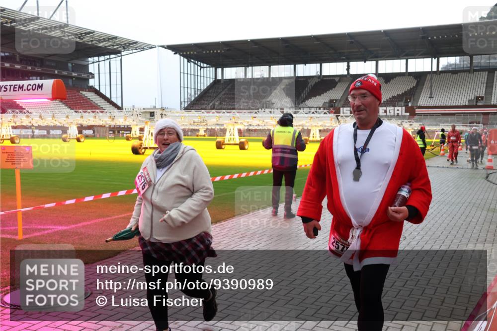 07.12.2025 - St. Pauli X-Mass-Run No. 15 Luisa Fischer http://msf.ph/oto/9390989 07.12.2025 11:02:43 Ziel 4, 257, 20, 25, 95, 193, 314, 317, 542, 547, 746, 747, 749, 751, 837, 838, 842, 847, 851, 1143, 1416, 1611, 2329, 2519, 2520, 2576 meine-sportfotos.de