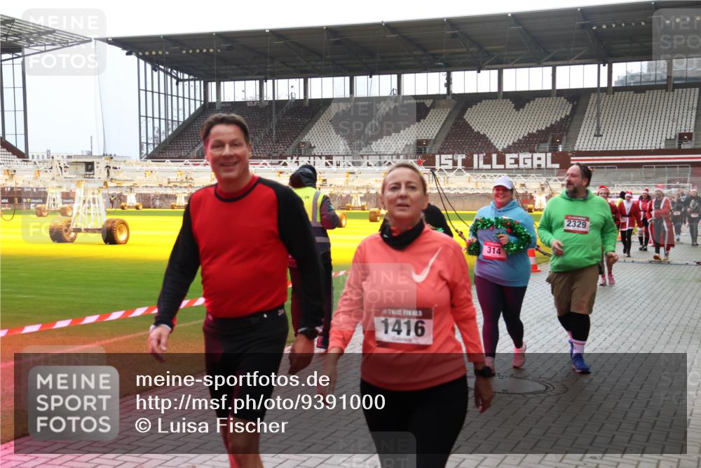 07.12.2025 - St. Pauli X-Mass-Run No. 15 Luisa Fischer http://msf.ph/oto/9391000 07.12.2025 11:03:02 Ziel 1416, 314, 2329, 20, 25, 151, 160, 193, 314, 317, 502, 542, 547, 574, 746, 747, 749, 751, 847, 875, 880, 953, 997, 1063, 1102, 1143, 1611, 2329, 2519, 2520 meine-sportfotos.de