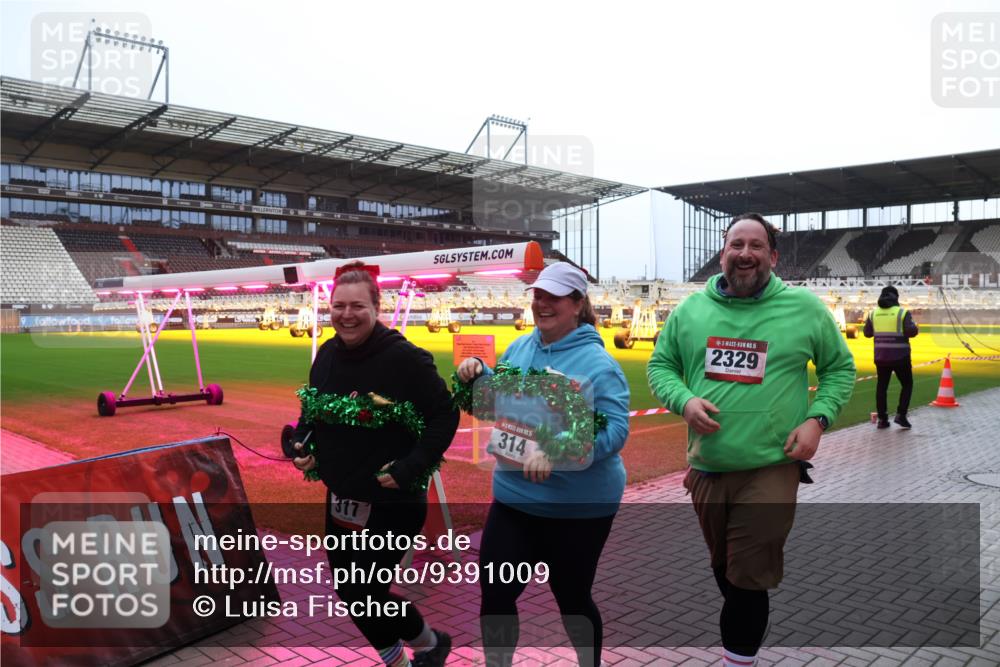 07.12.2025 - St. Pauli X-Mass-Run No. 15 Luisa Fischer http://msf.ph/oto/9391009 07.12.2025 11:03:06 Ziel 317, 314, 15, 2329, 20, 25, 151, 160, 314, 317, 502, 542, 547, 574, 599, 602, 612, 746, 747, 749, 751, 875, 880, 953, 997, 1063, 1102, 1611, 2329, 2519, 2520, 4809 meine-sportfotos.de