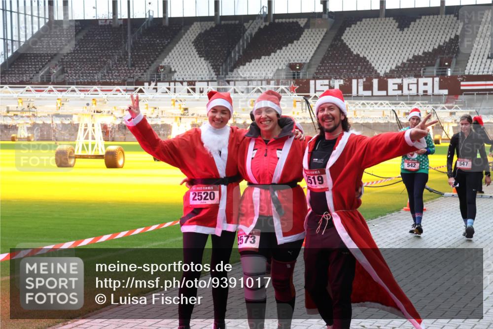 07.12.2025 - St. Pauli X-Mass-Run No. 15 Luisa Fischer http://msf.ph/oto/9391017 07.12.2025 11:03:16 Ziel 15, 2520, 573, 15, 519, 542, 547, 20, 25, 151, 160, 502, 542, 547, 574, 599, 602, 612, 746, 747, 749, 751, 875, 880, 953, 997, 1063, 1102, 1139, 1199, 1385, 1644, 1668, 1670, 4809 meine-sportfotos.de