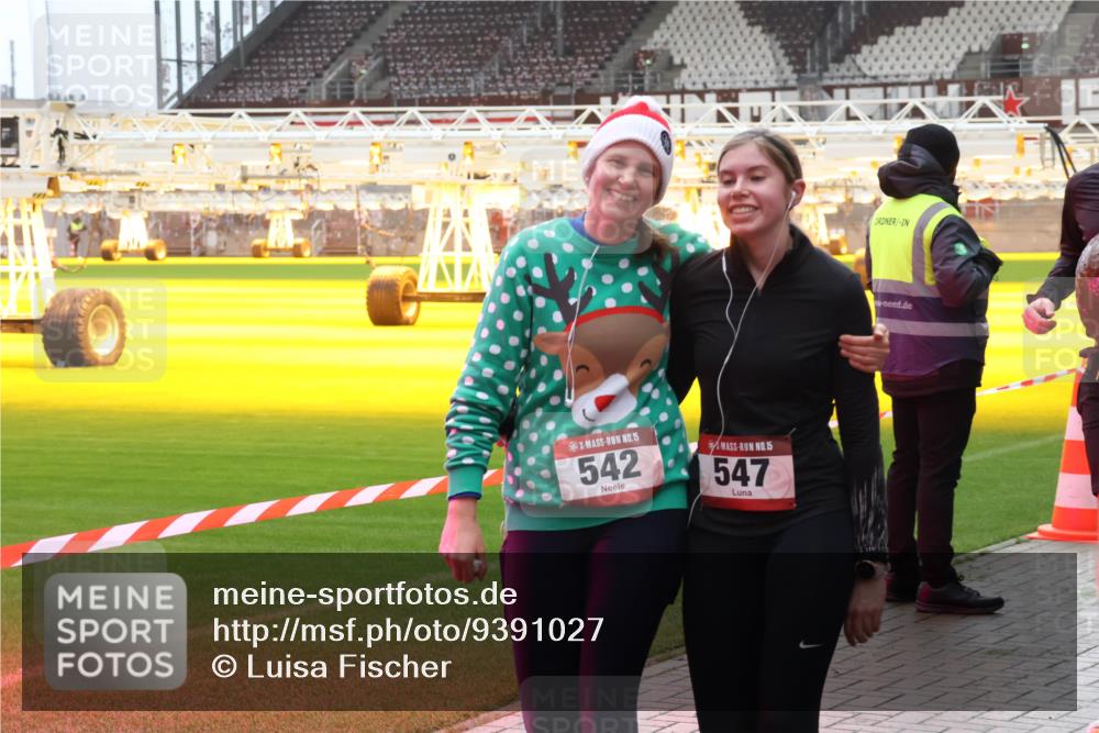 07.12.2025 - St. Pauli X-Mass-Run No. 15 Luisa Fischer http://msf.ph/oto/9391027 07.12.2025 11:03:23 Ziel 15, 542, 15, 547, 20, 25, 151, 160, 502, 574, 599, 602, 612, 746, 747, 748, 749, 751, 853, 875, 880, 953, 997, 1063, 1102, 1139, 1199, 1385, 1644, 1668, 1670, 4809 meine-sportfotos.de