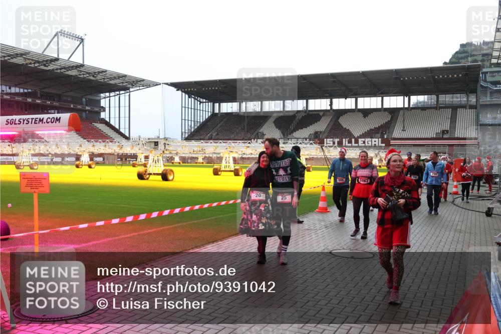 07.12.2025 - St. Pauli X-Mass-Run No. 15 Luisa Fischer http://msf.ph/oto/9391042 07.12.2025 11:03:34 Ziel 20, 25, 599, 1063, 61, 64, 151, 160, 186, 502, 574, 599, 602, 612, 748, 853, 875, 880, 953, 997, 1063, 1102, 1139, 1199, 1385, 1644, 1668, 1670, 1850, 4809 meine-sportfotos.de