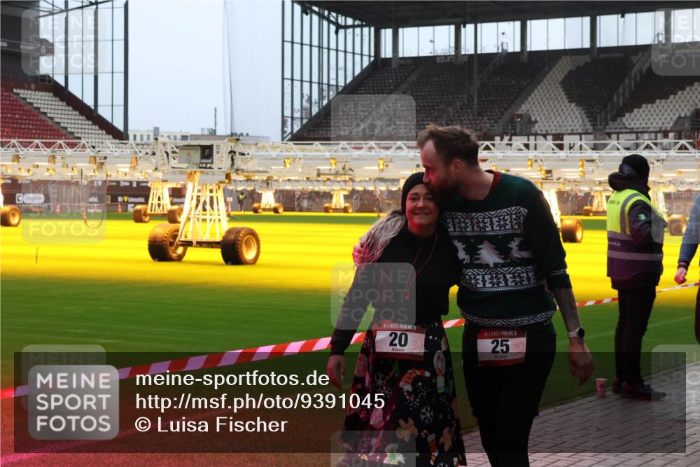07.12.2025 - St. Pauli X-Mass-Run No. 15 Luisa Fischer http://msf.ph/oto/9391045 07.12.2025 11:03:35 Ziel 15, 20, 15, 25, 61, 64, 102, 109, 151, 160, 186, 502, 574, 599, 602, 612, 748, 853, 875, 880, 953, 997, 1063, 1102, 1139, 1199, 1385, 1644, 1668, 1670, 1850, 4809 meine-sportfotos.de