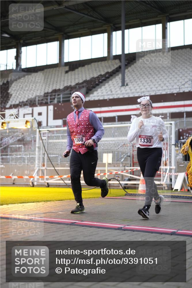 07.12.2025 - St. Pauli X-Mass-Run No. 15 Patografie http://msf.ph/oto/9391051 07.12.2025 10:28:50 Ziel 1095, 1308, 1330, 1566, 2046, 2051, 2397, 3669, 4073, 4265, 4291, 4414, 4446, 4449, 4450, 4543, 4544 meine-sportfotos.de