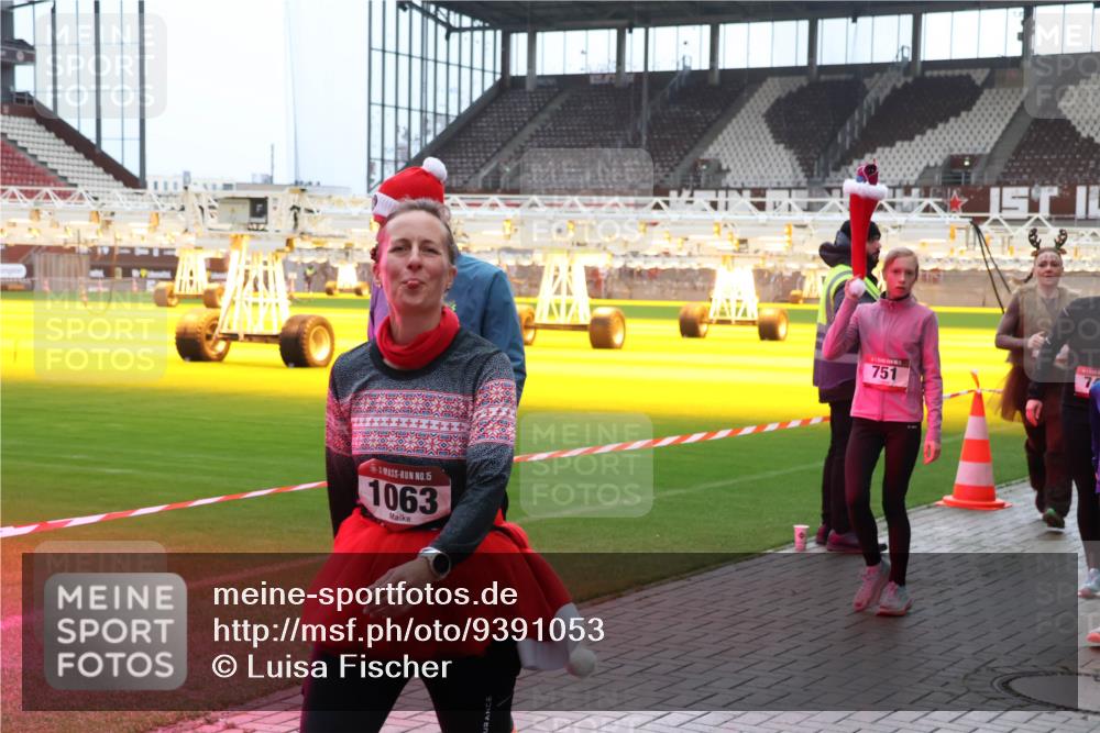 07.12.2025 - St. Pauli X-Mass-Run No. 15 Luisa Fischer http://msf.ph/oto/9391053 07.12.2025 11:03:38 Ziel 15, 1063, 751, 61, 64, 102, 109, 151, 160, 186, 502, 574, 599, 602, 612, 748, 853, 875, 880, 953, 997, 1102, 1139, 1199, 1385, 1644, 1668, 1670, 1850, 4809 meine-sportfotos.de