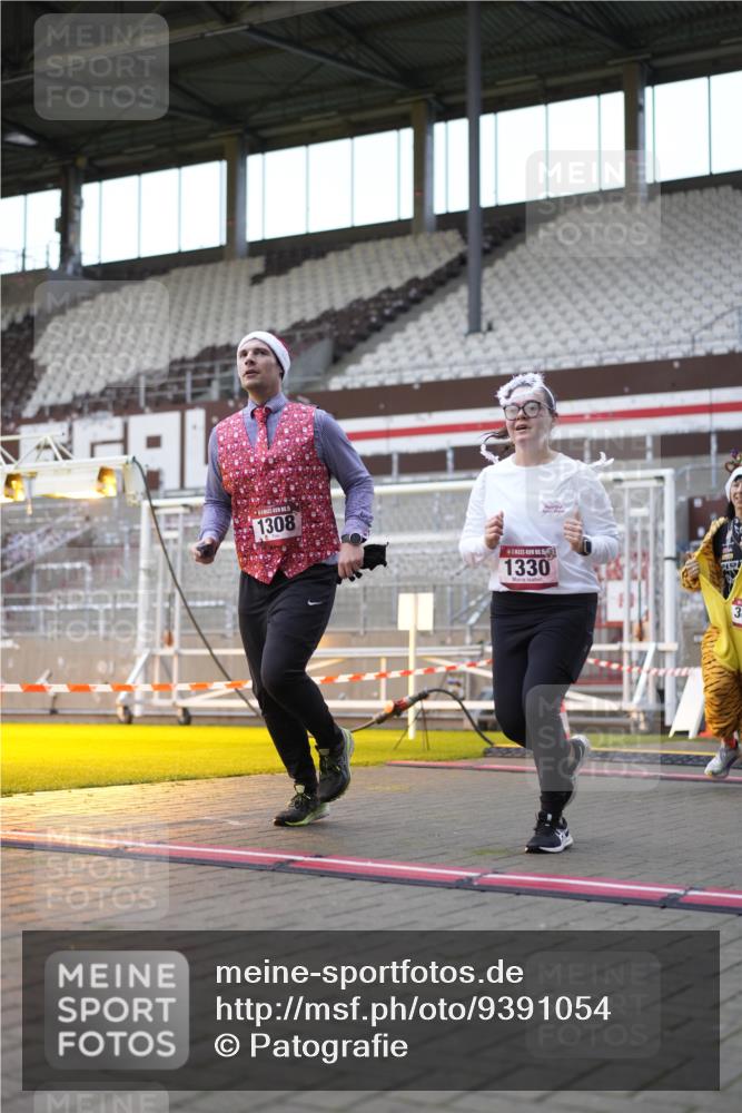 07.12.2025 - St. Pauli X-Mass-Run No. 15 Patografie http://msf.ph/oto/9391054 07.12.2025 10:28:50 Ziel 1095, 1308, 1330, 1566, 2046, 2051, 2397, 3669, 4073, 4265, 4291, 4414, 4446, 4449, 4450, 4543, 4544 meine-sportfotos.de