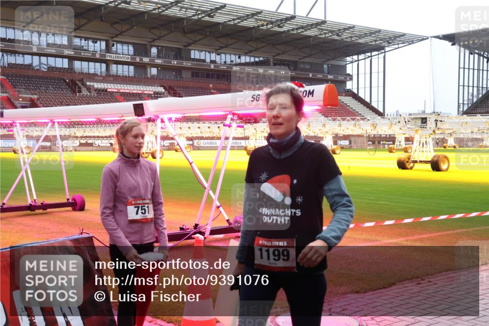 07.12.2025 - St. Pauli X-Mass-Run No. 15 Luisa Fischer http://msf.ph/oto/9391076 07.12.2025 11:03:56 Ziel 751, 55, 15, 1199, 61, 64, 102, 109, 186, 297, 505, 514, 748, 853, 1139, 1199, 1385, 1551, 1644, 1668, 1670, 1850 meine-sportfotos.de