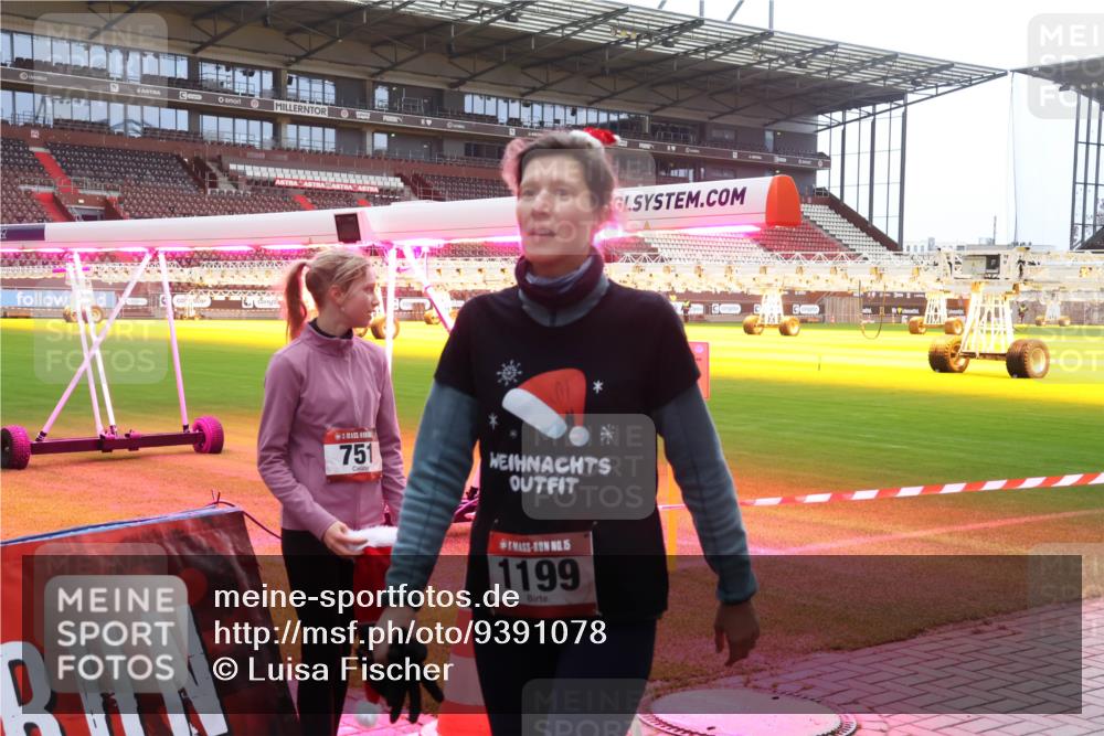 07.12.2025 - St. Pauli X-Mass-Run No. 15 Luisa Fischer http://msf.ph/oto/9391078 07.12.2025 11:03:56 Ziel 751, 15, 1199, 61, 64, 102, 109, 186, 297, 505, 514, 748, 853, 1139, 1199, 1385, 1551, 1644, 1668, 1670, 1850 meine-sportfotos.de