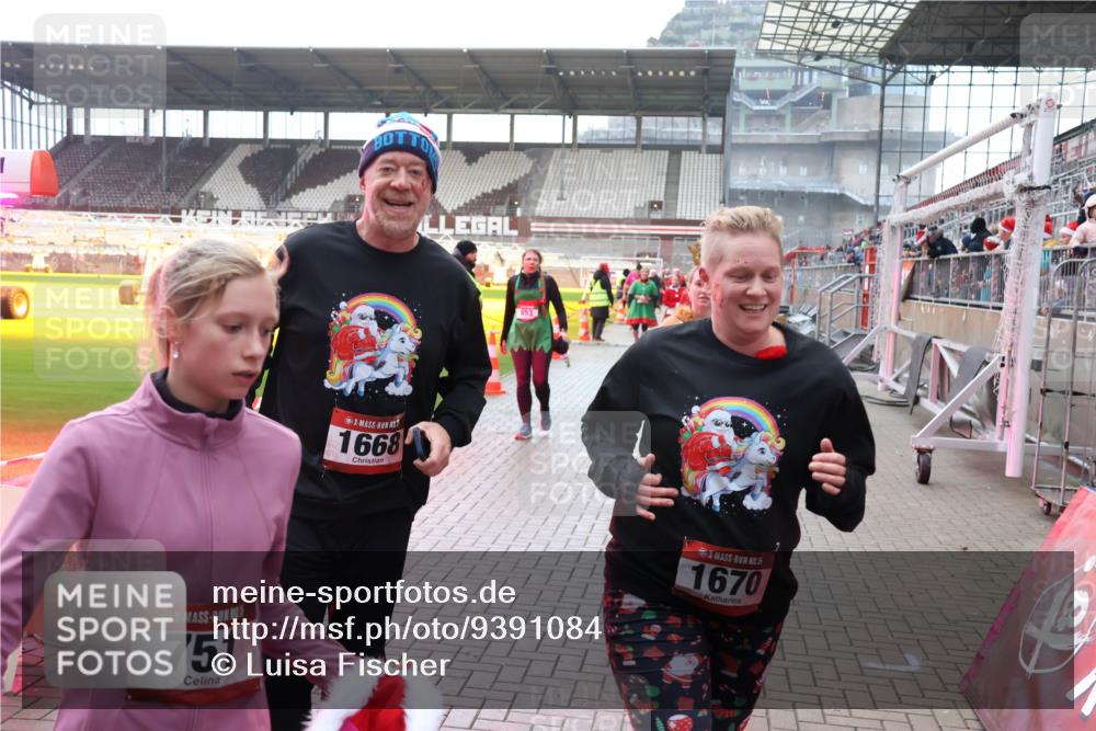 07.12.2025 - St. Pauli X-Mass-Run No. 15 Luisa Fischer http://msf.ph/oto/9391084 07.12.2025 11:04:02 Ziel 751, 1668, 853, 5, 1670, 61, 64, 102, 109, 186, 297, 505, 514, 719, 748, 853, 1139, 1199, 1385, 1551, 1850, 1853, 1857, 1860 meine-sportfotos.de