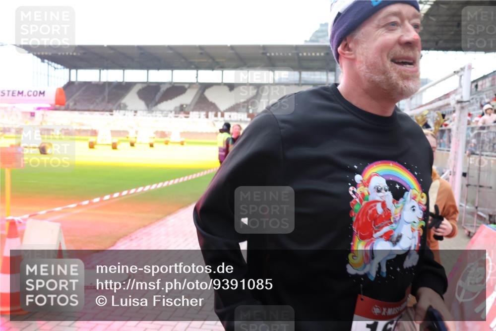 07.12.2025 - St. Pauli X-Mass-Run No. 15 Luisa Fischer http://msf.ph/oto/9391085 07.12.2025 11:04:03 Ziel 61, 64, 102, 109, 186, 297, 505, 514, 719, 748, 853, 1199, 1551, 1850, 1853, 1857, 1860 meine-sportfotos.de